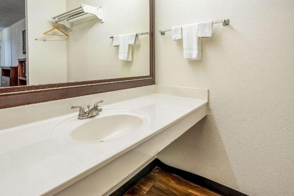 Econo Lodge Knoxville image 16