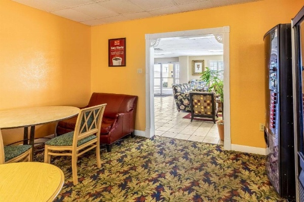 Econo Lodge Knoxville image 21